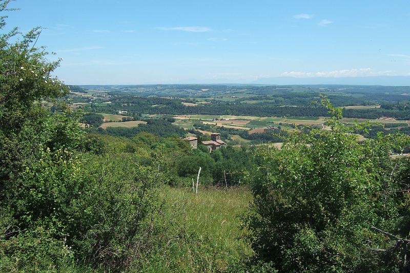 2011-05- (989).JPG - Im Tal die Ortschaft Bathernay